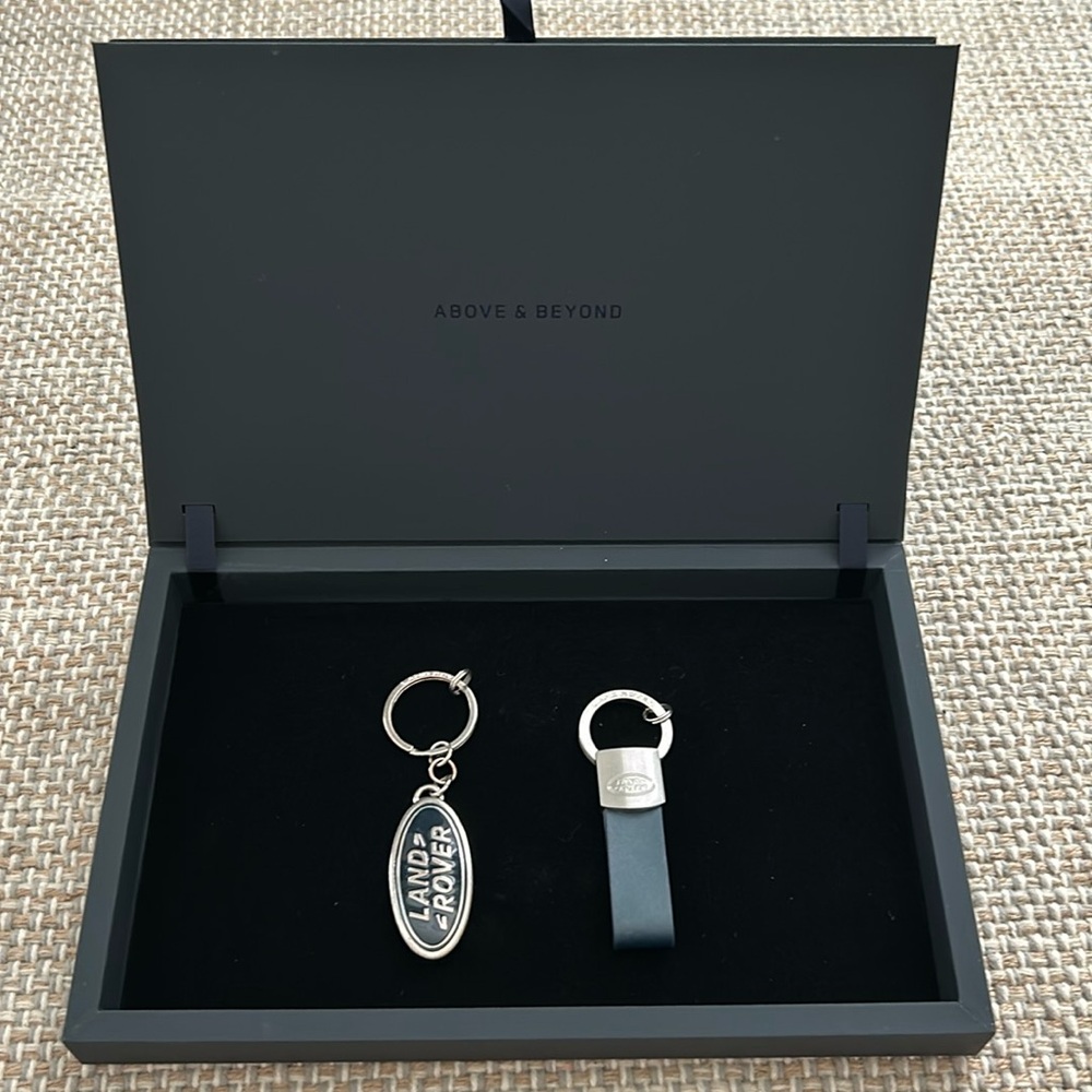 Range Rover / Land Rover key chains (set of 2 w/box)
